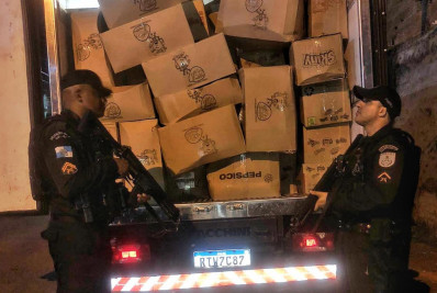 PM recupera carga roubada de biscoitos e caminhão no Wona em Belford Roxo