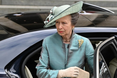 Princesa Anne, irmã do Rei Charles, 'está bem' após acidente com cavalo, diz seu marido