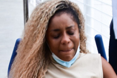 Cariúcha se emociona ao receber alta do hospital