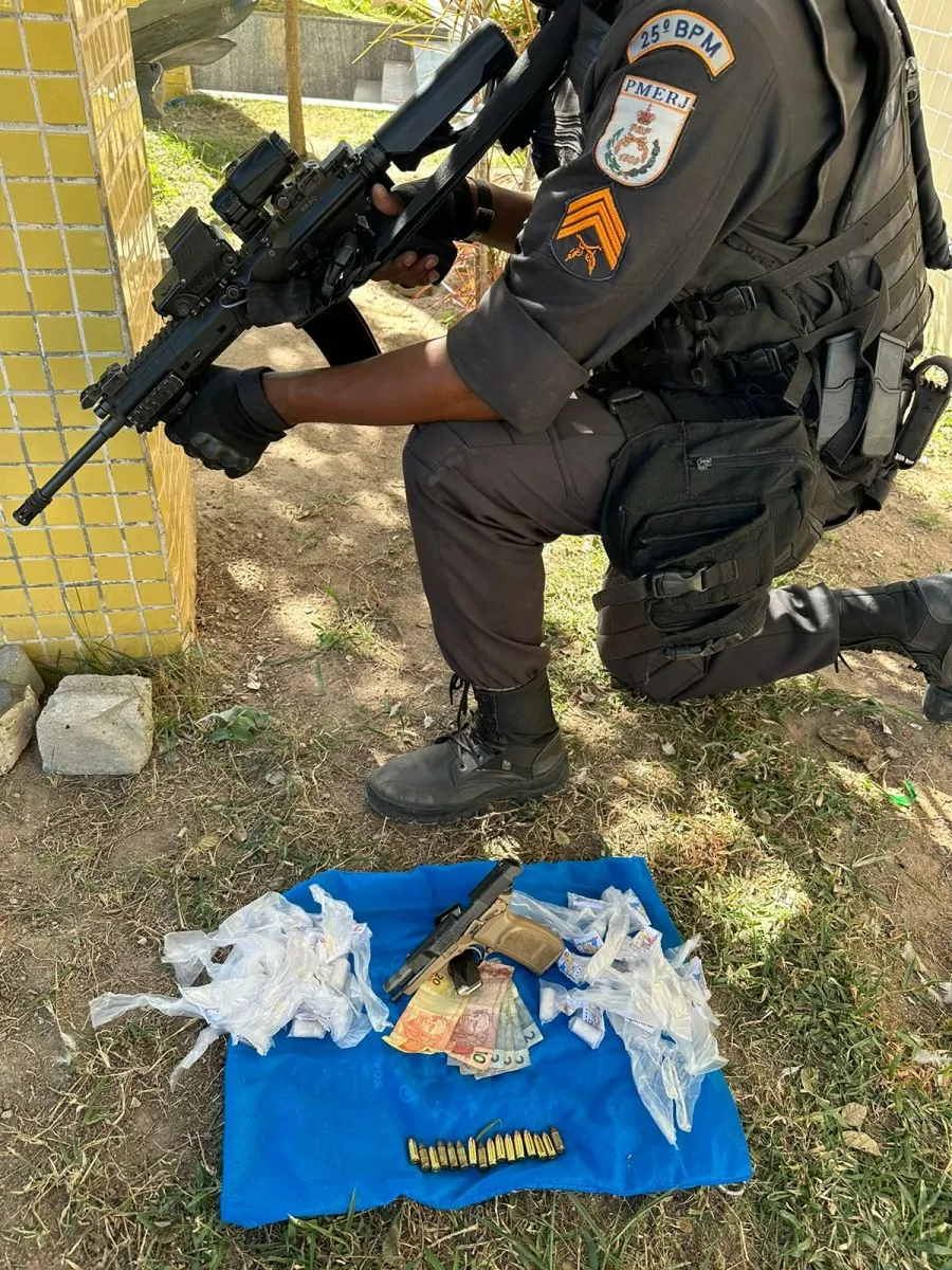 Polícia prende criminoso por tráfico de drogas e porte ilegal de arma de fogo no Parque Mataruna