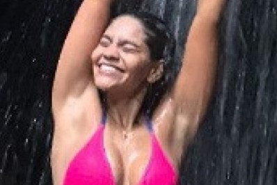 Barbara Reis se refresca em cachoeira e exibe o corpo em forma