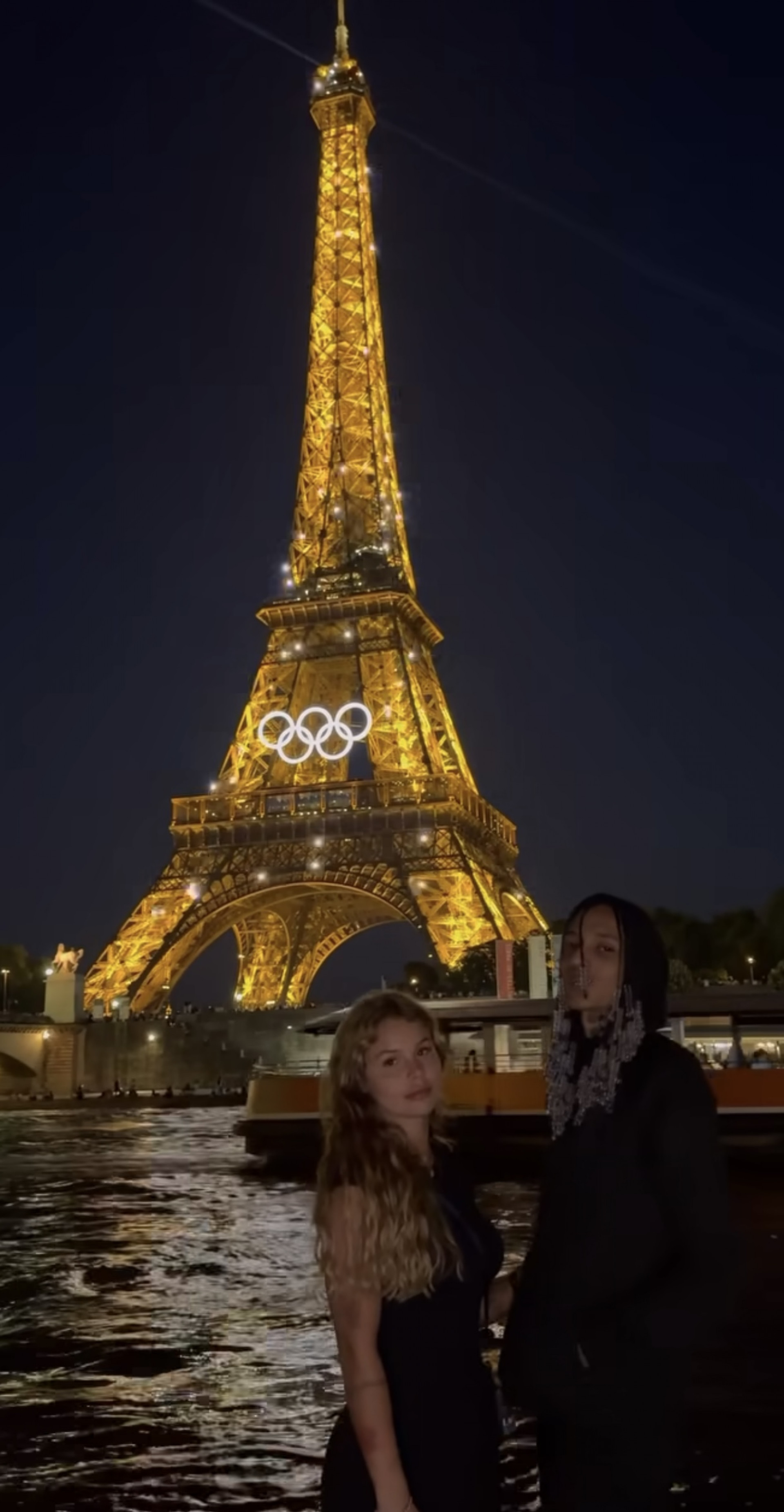 Oruam pede Fernanda Valença em casamento durante viagem a Paris - Reprodução