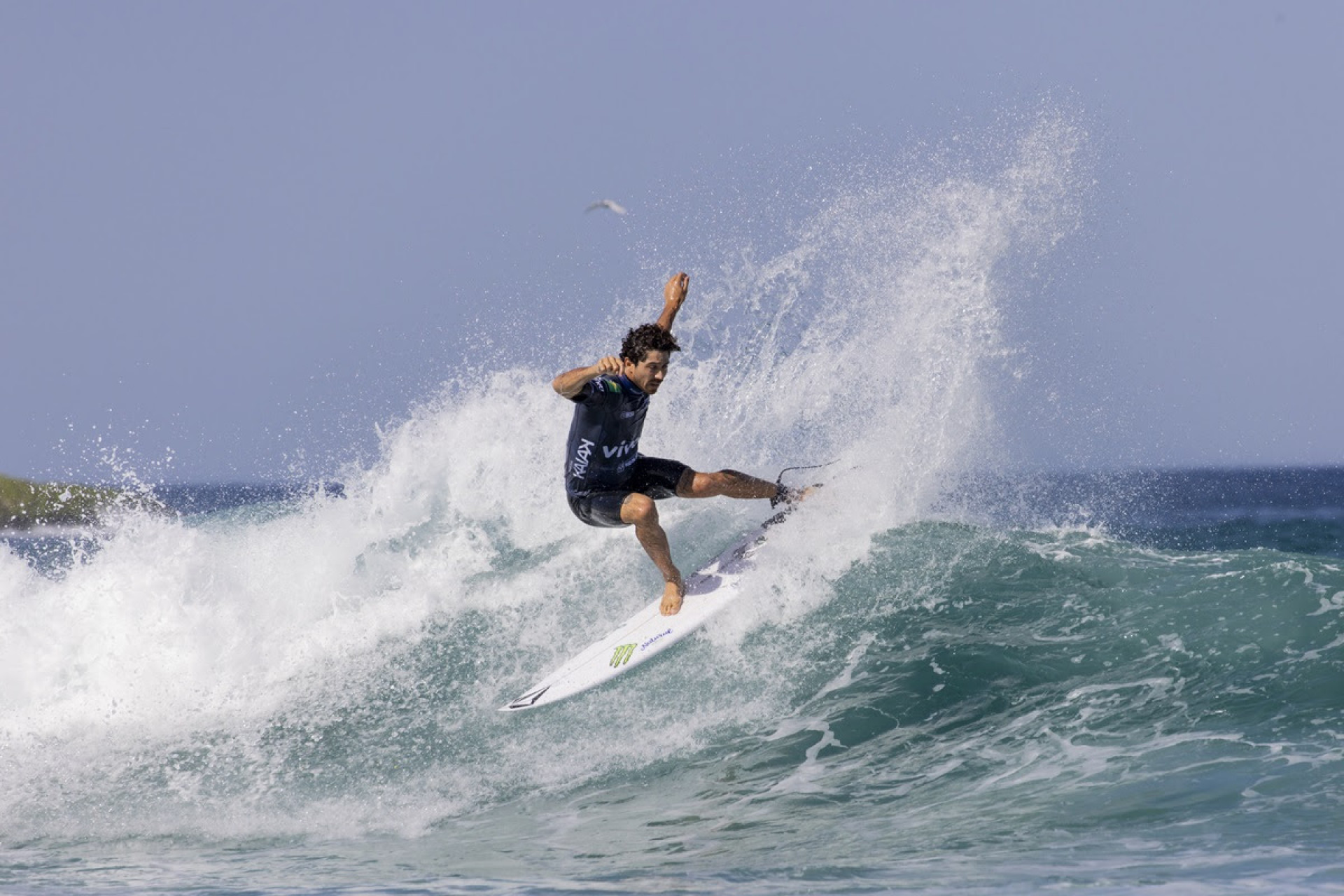 Yago Dora treinando na Praia de Itaúna para buscar o bi no Vivo Rio Pro  - Daniel Smorigo/WSL