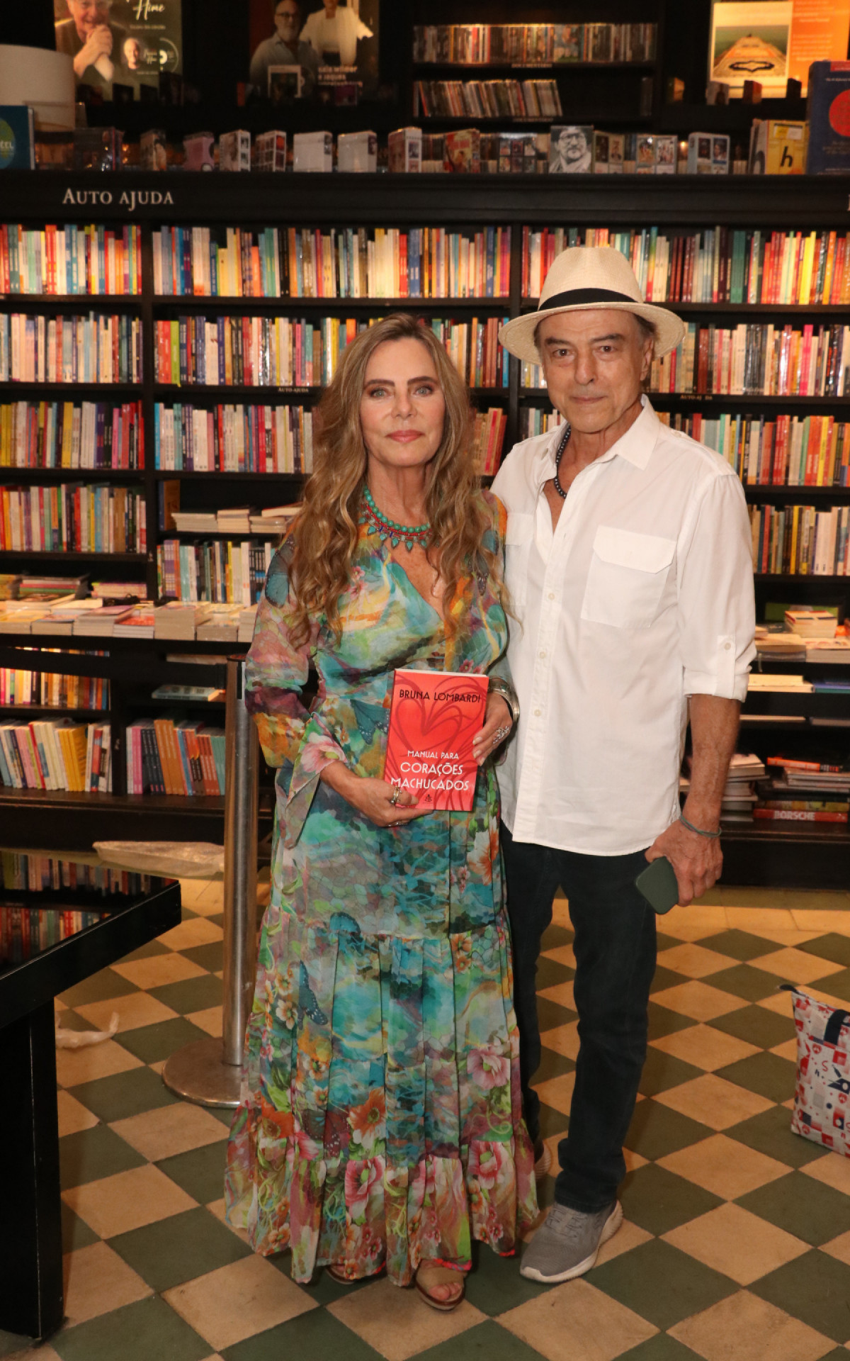 Bruna Lombardi e o marido, Carlos Alberto Riccelli no lançamento do livro da atriz no Rio