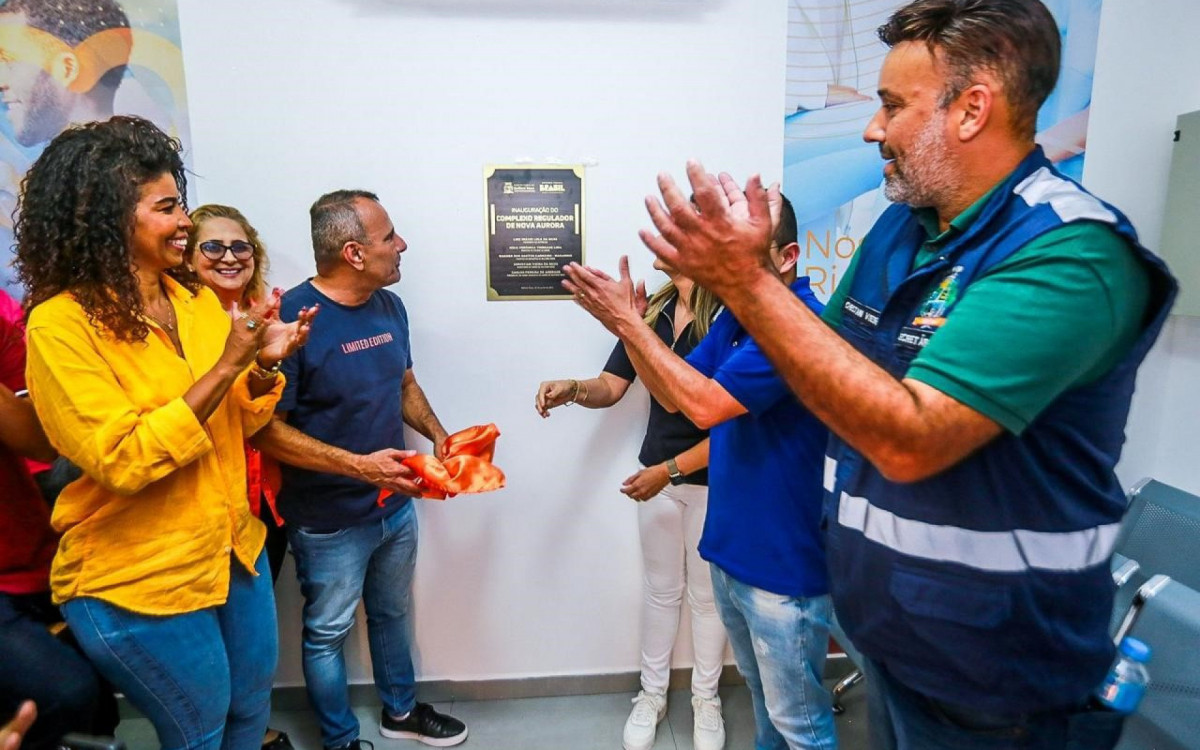 O prefeito Waguinho e a deputada federal Daniela do Waguinho descerraram a placa de inauguração do Complexo Regulador