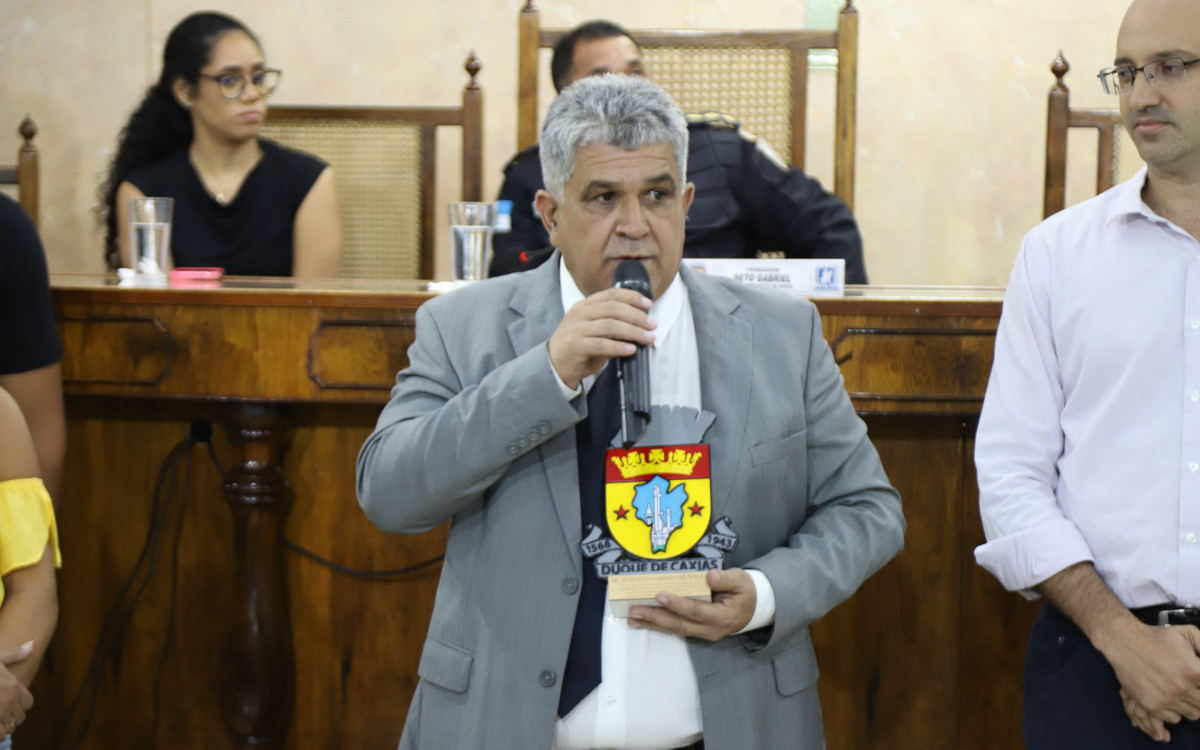 Caxias entrega t&iacute;tulos, mo&ccedil;&otilde;es e medalhas a autoridades de seguran&ccedil;a p&uacute;blica - Art V&iacute;deo/ Victor Hugo/Divulga&ccedil;&atilde;o