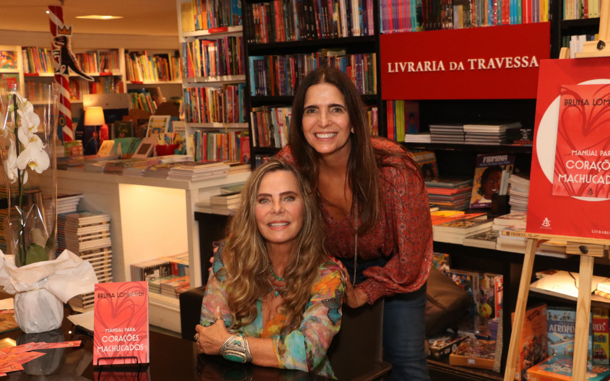 Malu Mader prestigia lançamento do livro de Bruna Lombardi no Rio