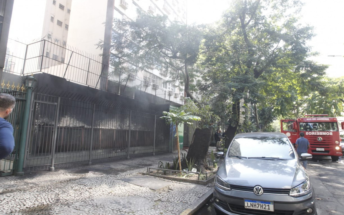 Incêndio em uma subestação de energia do Metrô, na Rua Barão de Itambí