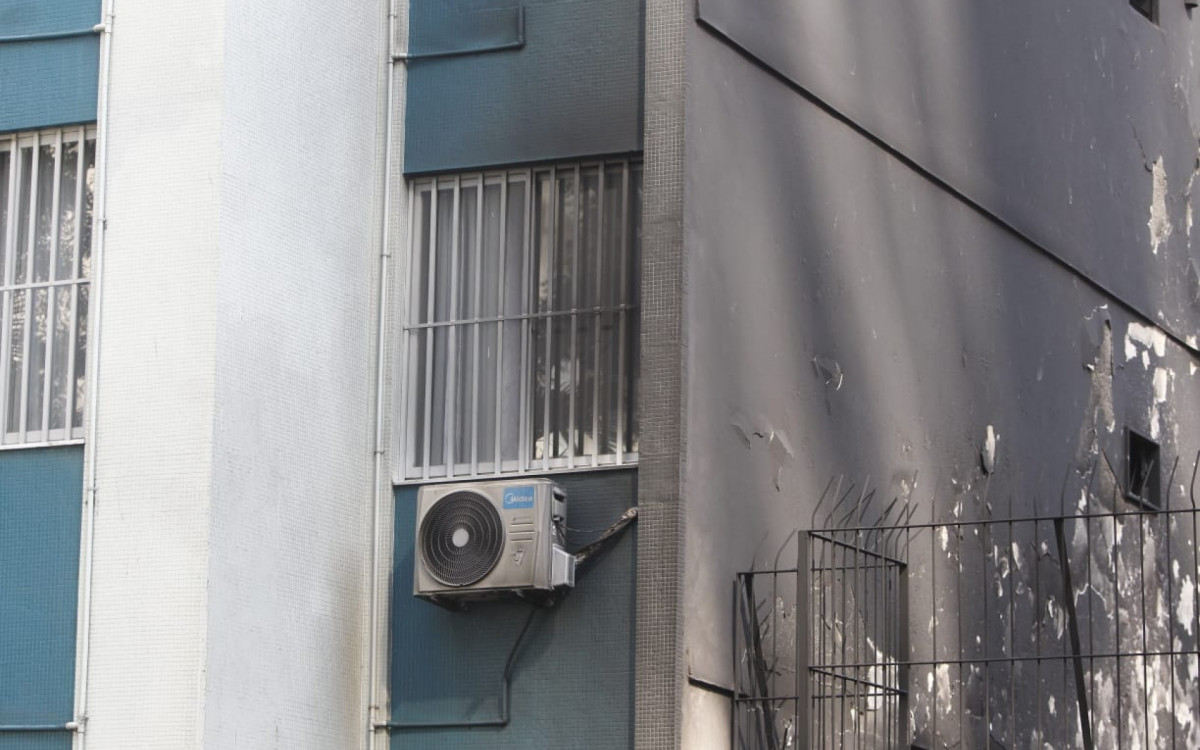 Incêndio atingiu prédio residencial ao lado da estação do Flamengo