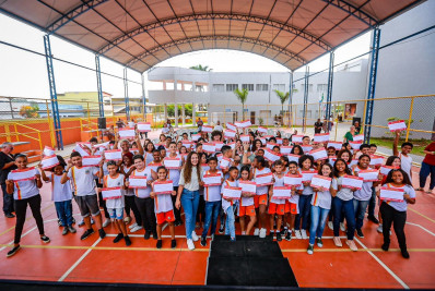 Belford Roxo empossa 111 ouvidores mirins de 32 escolas municipais