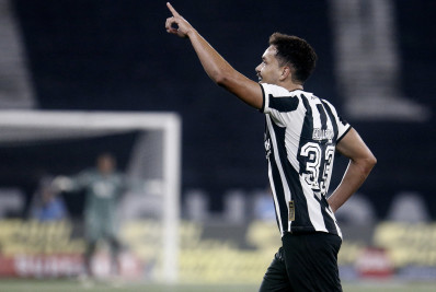 Eduardo brilha, e Botafogo vence o Bragantino de virada no Nilton Santos