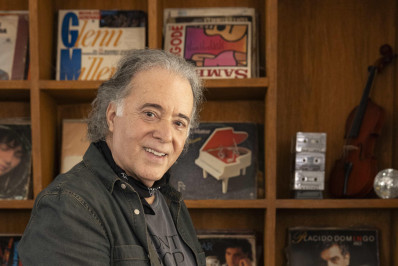 Tony Ramos retorna ao trabalho após cirurgias na cabeça: 'Estou muito feliz'