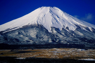 Quatro pessoas morrem ao escalar o Monte Fuji dias antes do início da temporada