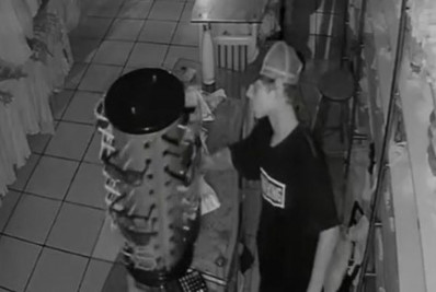 Loja na Praia do Forte, em Cabo Frio, é alvo de furto; acusado foi preso