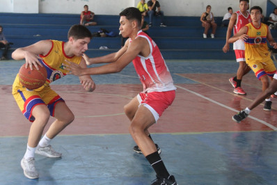 Começam as partidas de basquete nos Jogos Escolares