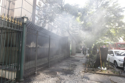 Incêndio atinge área externa da estação de metrô no Flamengo