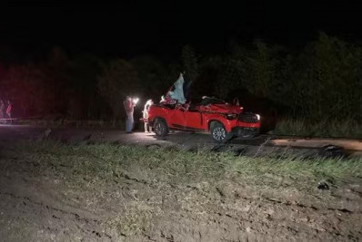 Acidente entre carro e trator mata família na Paraíba