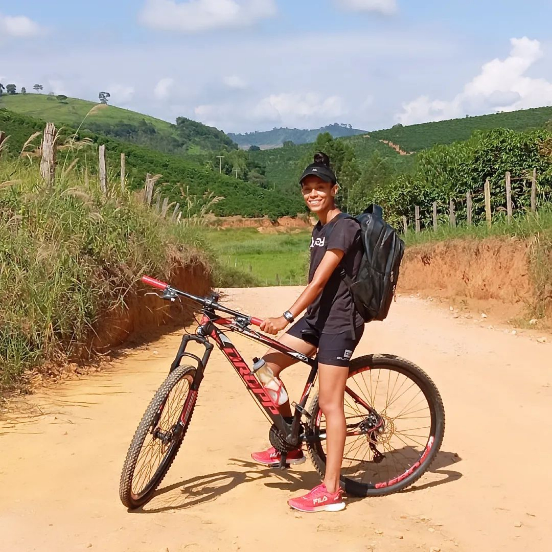 Lavínia era ciclista e postava regularmente nas redes sociais sobre o dia a dia de treinos e competições - Reprodução / Instagram