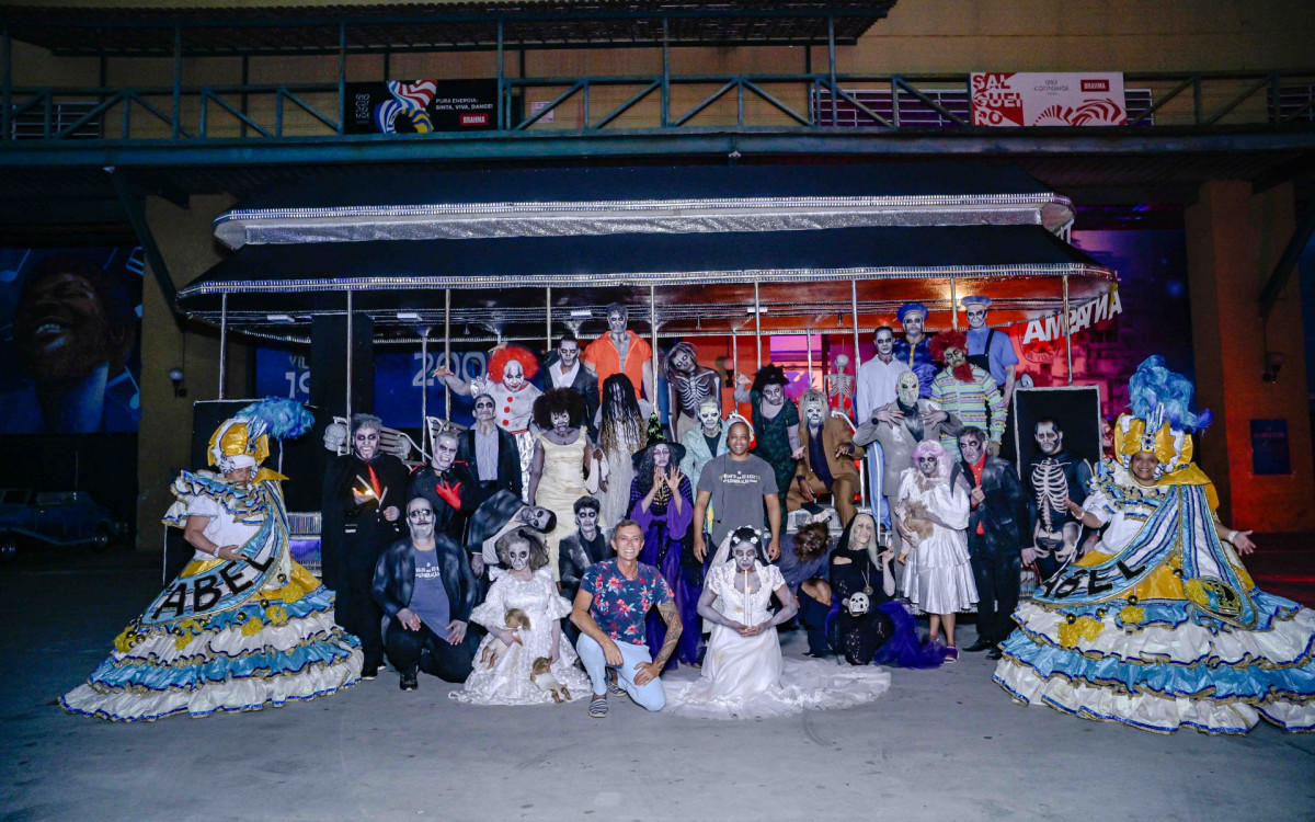 Componentes da Vila usaram figurinos criados especialmente para a noite