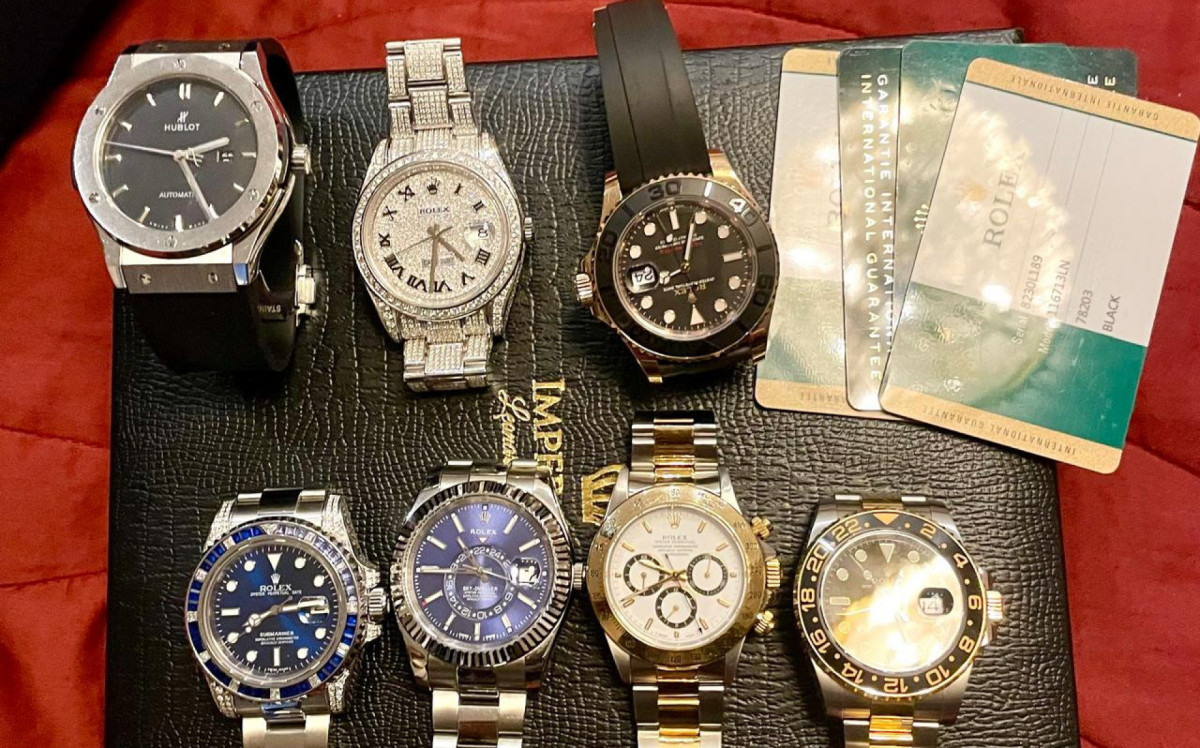 PF encontrou três veículos de luxo, R$ 20 mil, relógios da marca Rolex e celulares na casa do líder da quadrilha - Divulgação/Polícia Federal