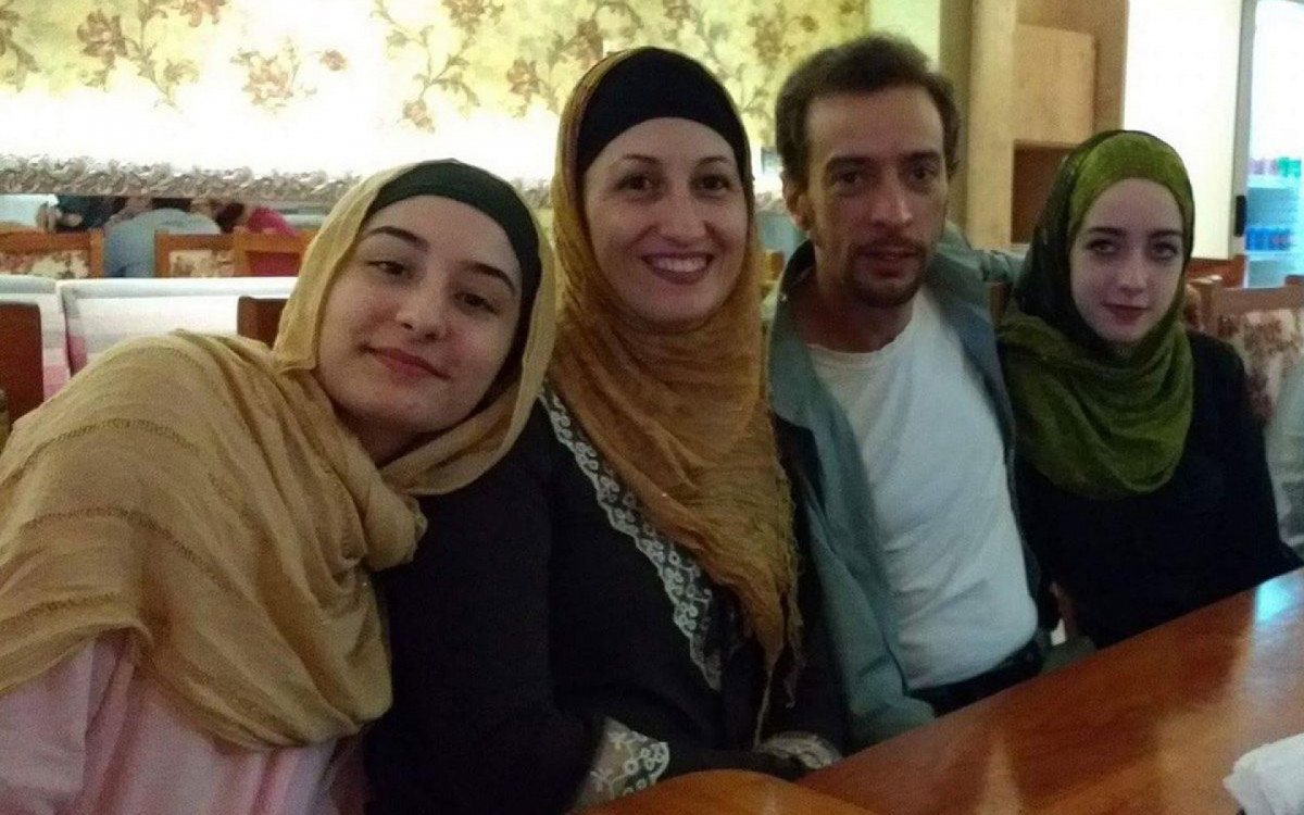 Tales de Carvalho e Calinka de Moura com as filhas Ana Clara e Julia - Reprodução/arquivo pessoal