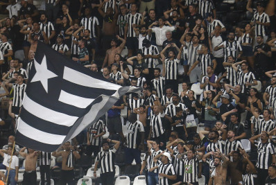Torcida do Botafogo planeja festa em embarque do time para jogo da Libertadores
