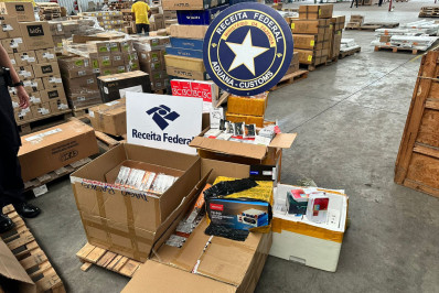 Receita Federal apreende R$ 100 mil em eletrônicos na Pavuna