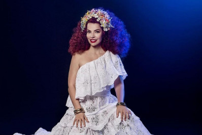 Divulgadas as primeiras fotos de Vanessa da Mata como Clara Nunes em musical