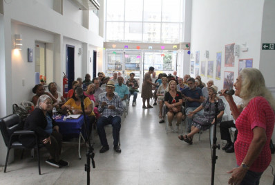 Idosos curtem Momento Musical Salvatori no Teatro Municipal