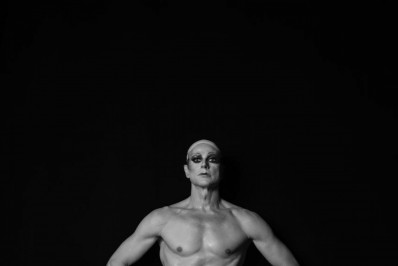 Reynaldo Gianecchini celebra universo drag ao estrelar capa de revista