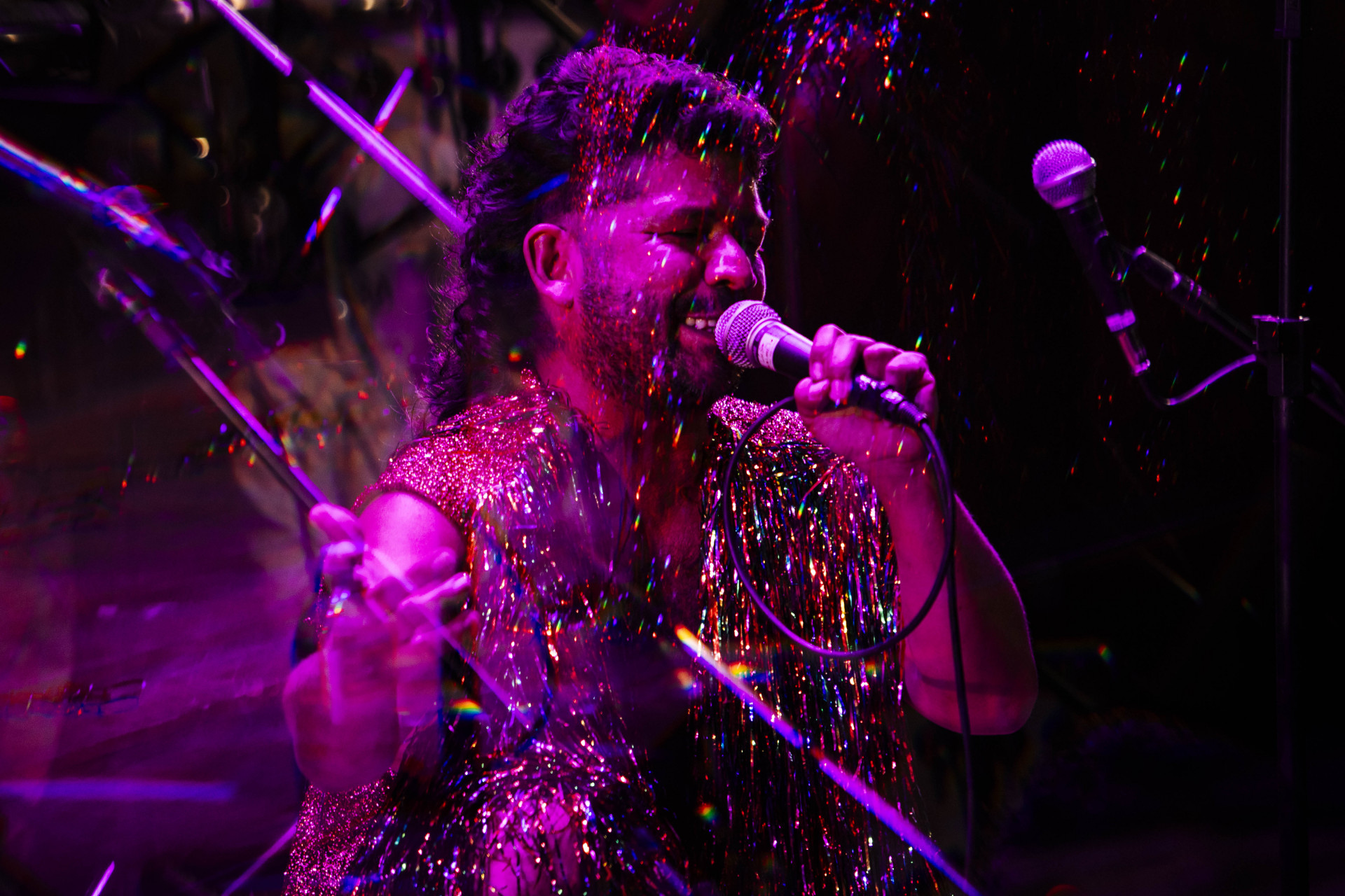 Pernambucano Gigante César faz show no Queerioca - Rebeca Figueiredo / Divulgação