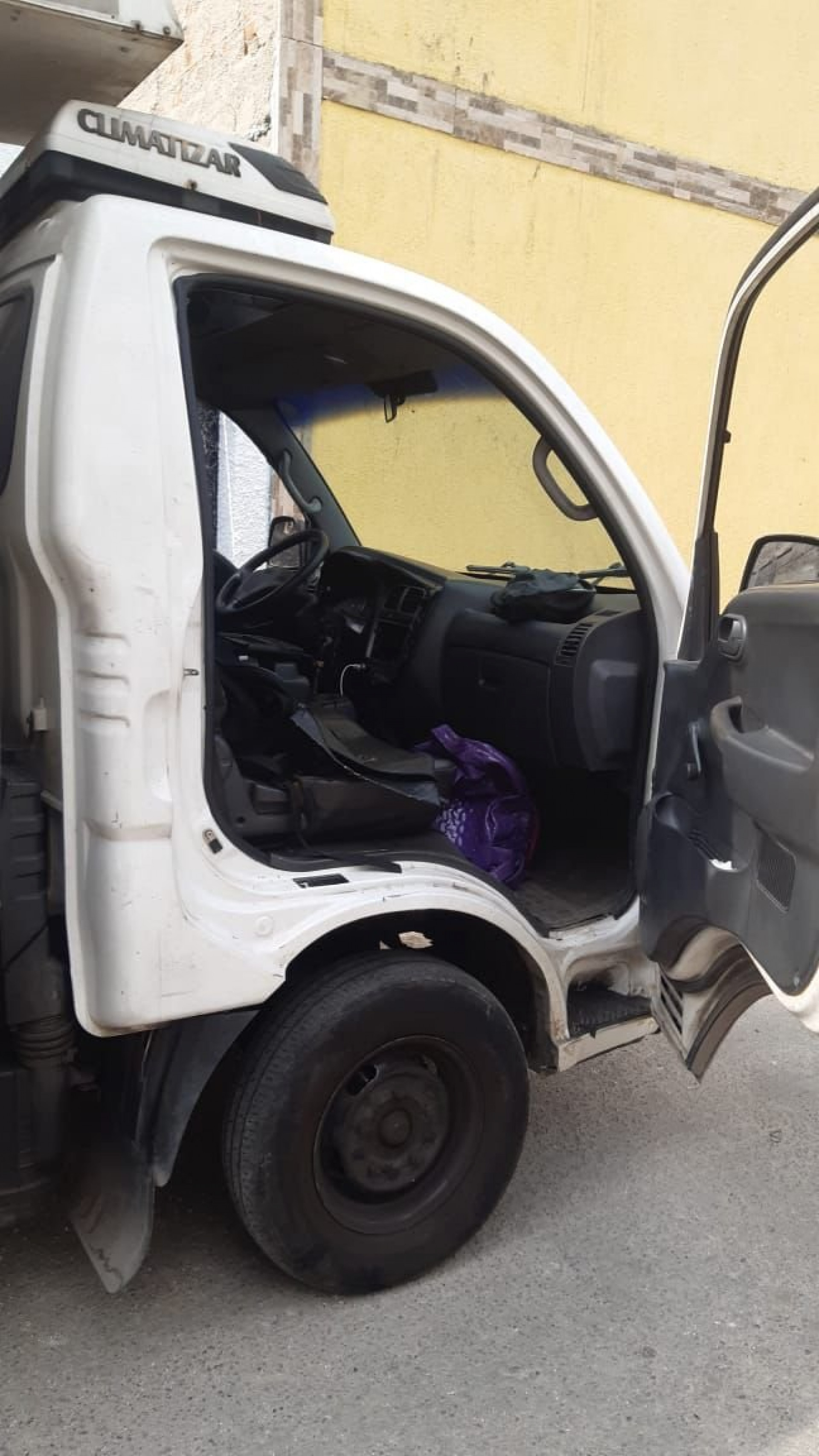 O veículo roubado foi levado para a Rua Marechal Marciano, em Realengo