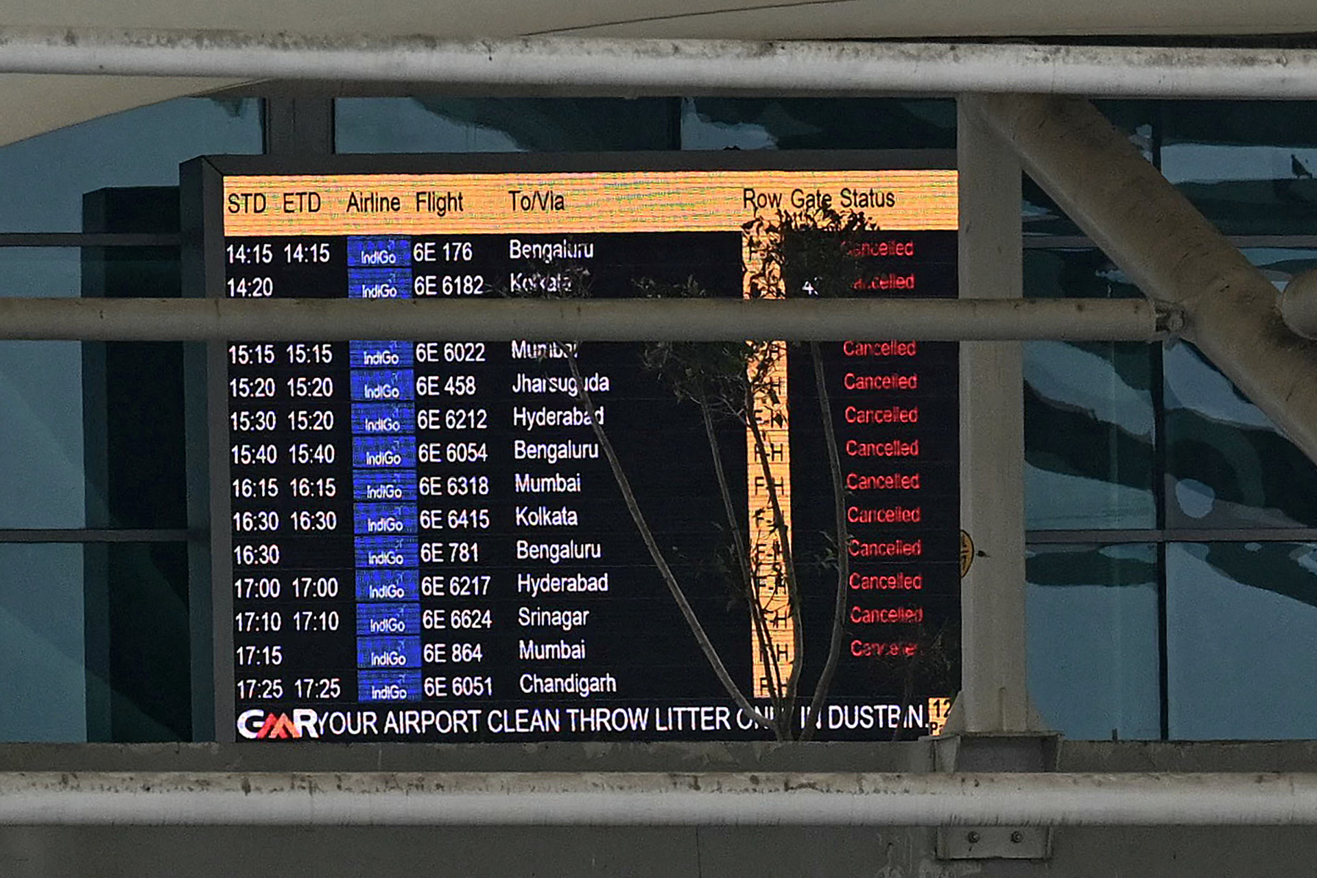 Todos os voos no terminal foram cancelados até segunda ordem - Arun Sankar / AFP