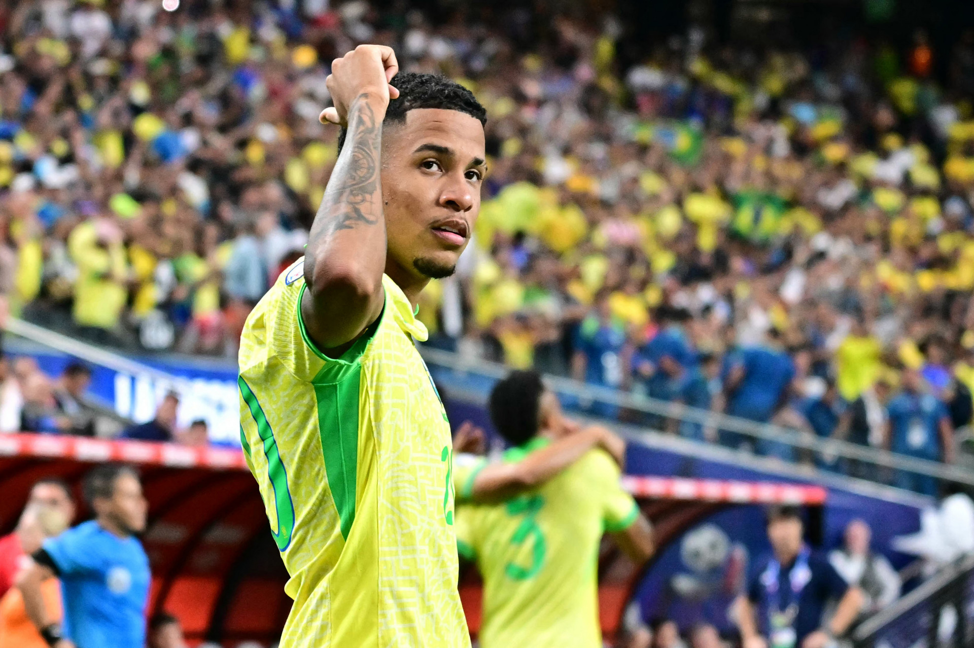 Savinho comemora gol marcado em jogo da seleção brasileira - Frederic J. Brown / AFP