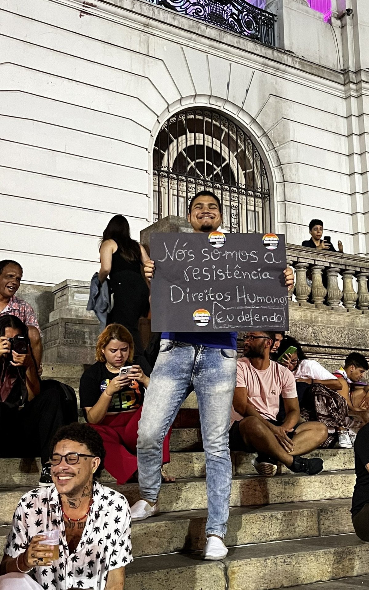 Público se reuniu em frente ao Palácio Pedro Ernesto - Reprodução
