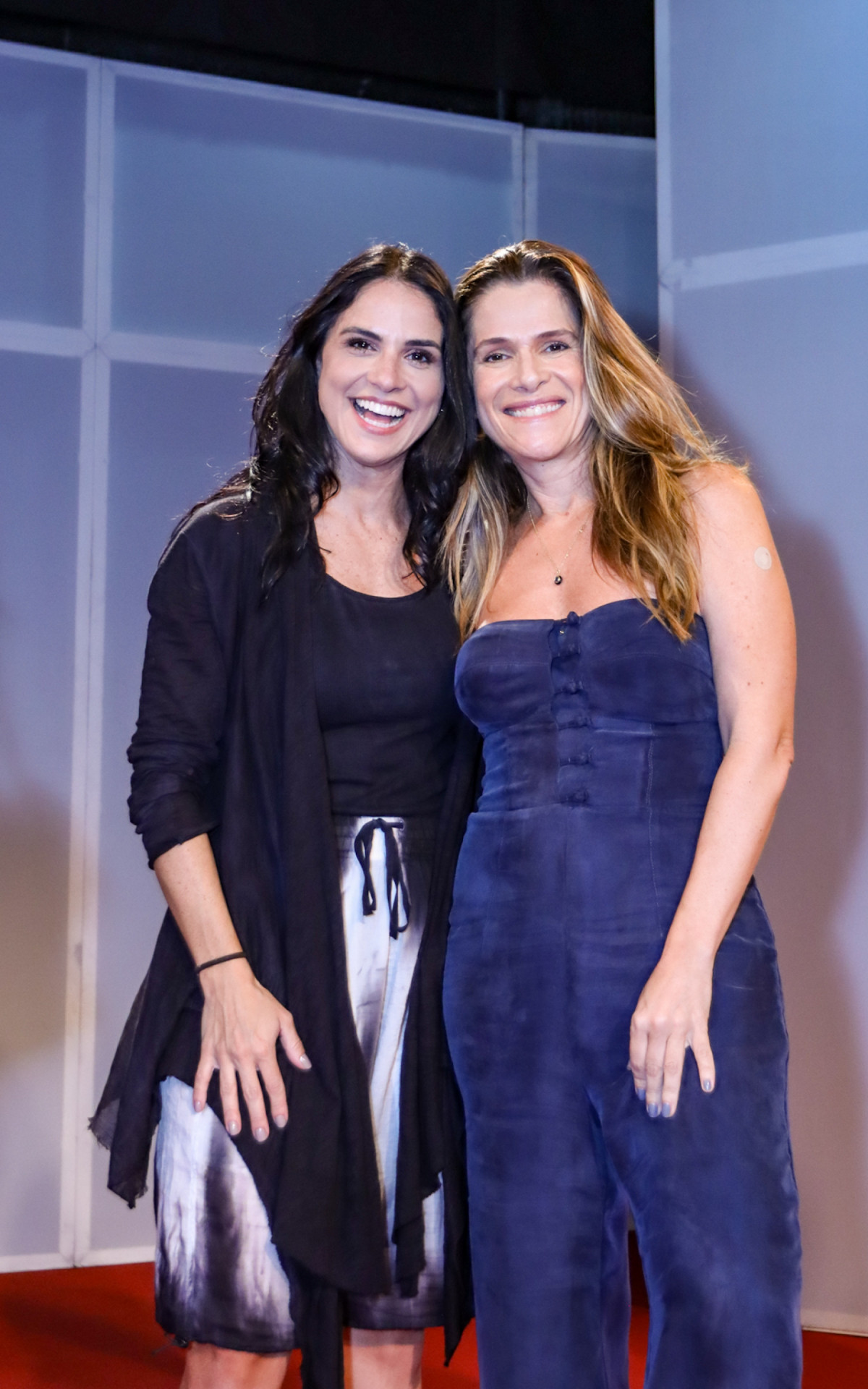 Priscila Castello Branco recebe Ingrid Guimarães em peça dirigida por Fábio Porchat no Rio