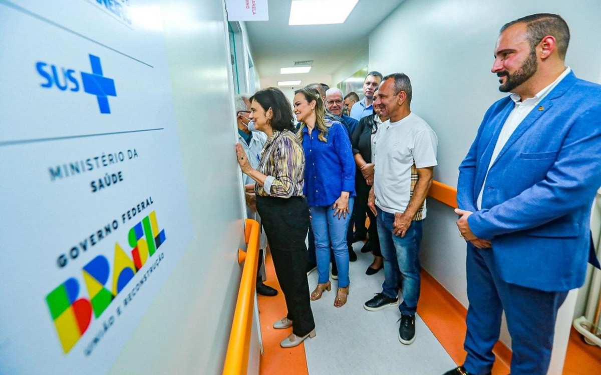 Durante a visita ao município, a ministra Nísia Trindade esteve na UPA Padre Bruno, no Complexo do Parque dos Ferreiras