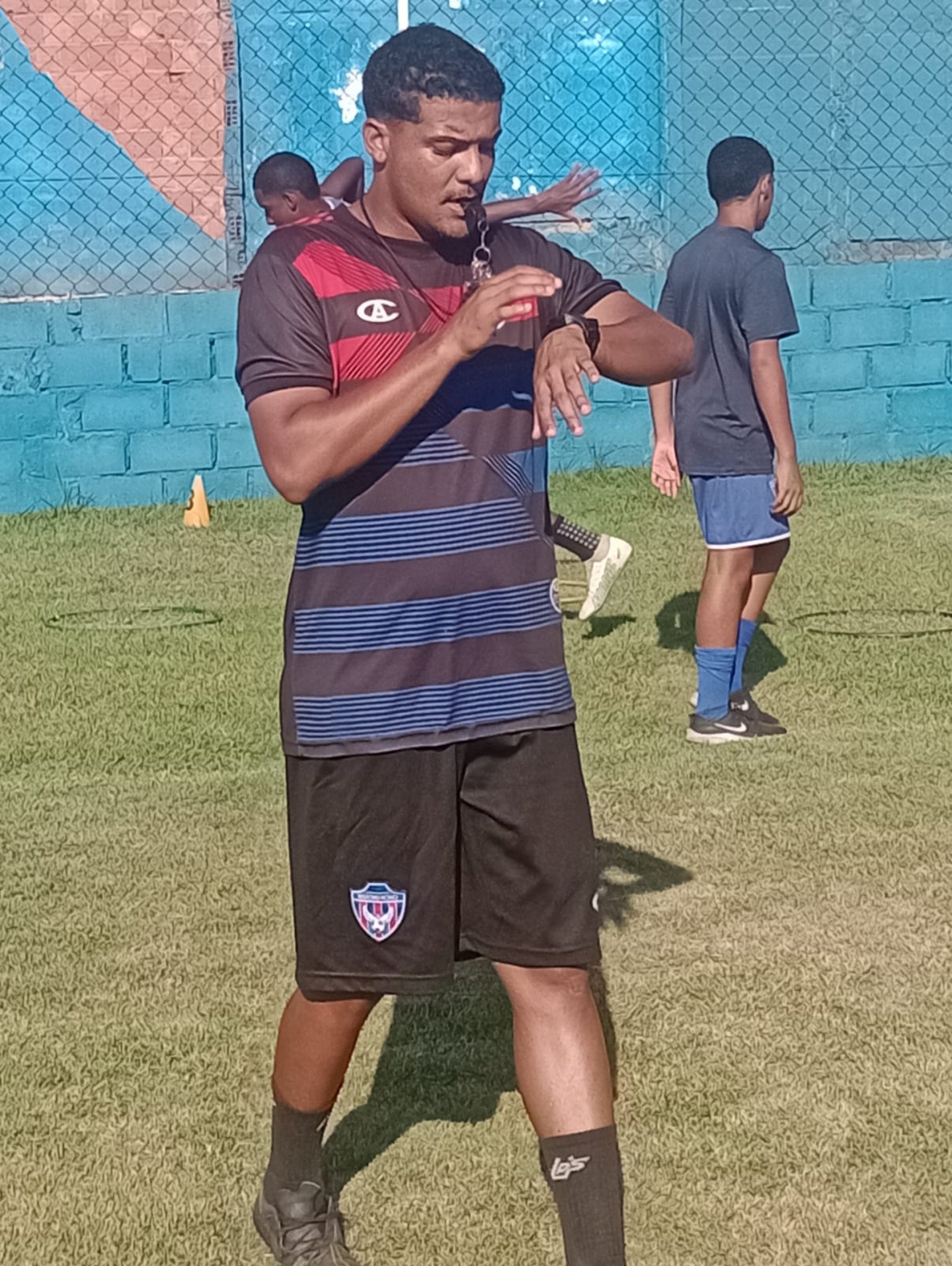 O técnico David Fernandes durante o treino do Belford Roxo - Isaac Timóteo/ SEBR