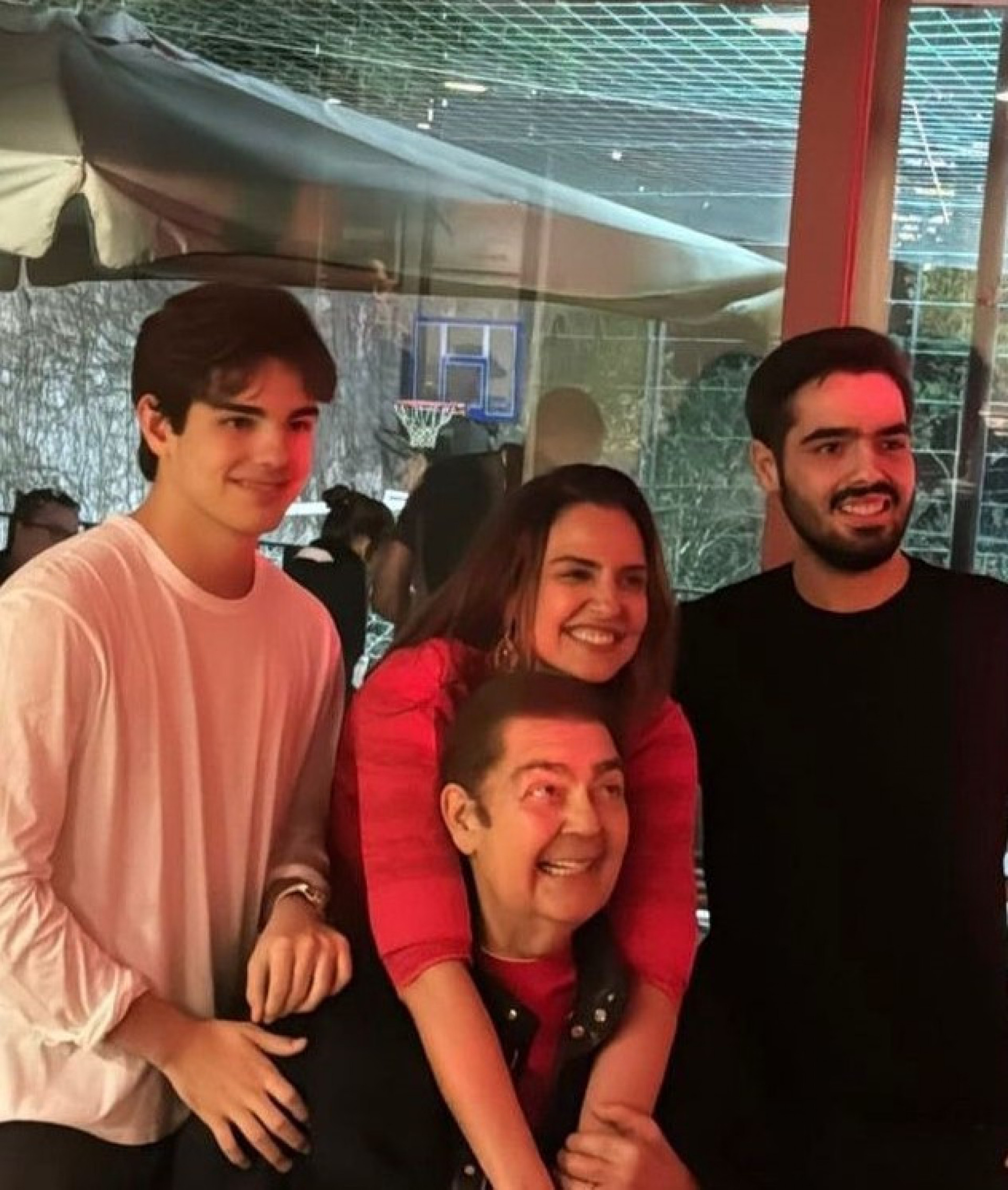 Faust&atilde;o posa com a mulher, Luciana Cardoso, e os filhos Jo&atilde;o e Rodrigo Silva - Reprodu&ccedil;&atilde;o / Instagram