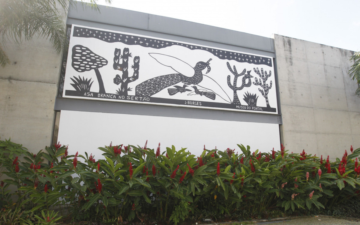 Homenagem ao artista nordestino J. Borges, ícone da xilogravura brasileira, durante a festa Junina do Museu do Pontal, na Barra. O local é conhecido por promover e valorizar a cultura popular e o folclore. - Reginaldo Pimenta/Agência O Dia