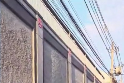 Fradinhos instalados para coibir estacionamento irregular em São Januário são destruídos