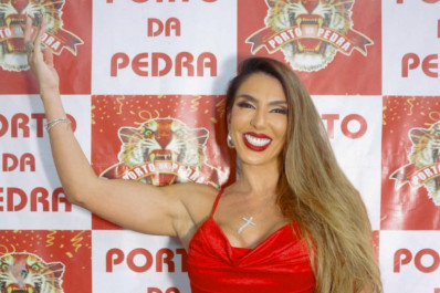 Andrea de Andrade participa de primeiro evento como rainha de bateria da Porto da Pedra: 'Arrepiada'