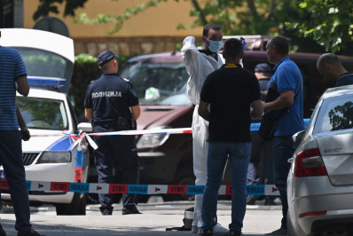 Homem é morto depois de atacar guarda da Embaixada de Israel na Sérvia com arco e flecha