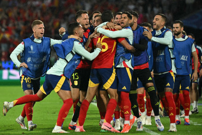 Espanha leva susto, mas vira sobre azarão e vai enfrentar a Alemanha nas quartas da Eurocopa