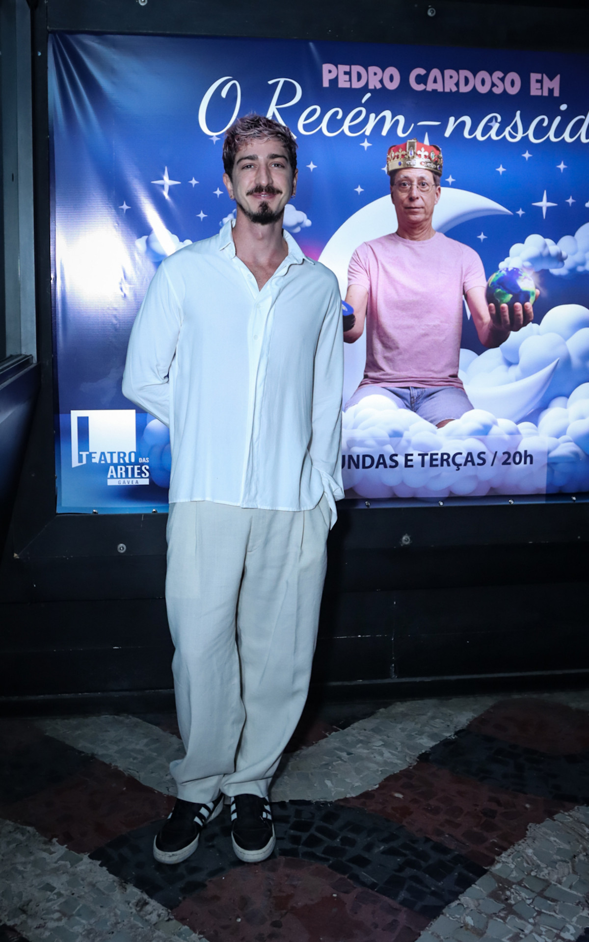 Jhonny Massaro prestigia peça estrelada por Pedro Cardoso no Rio