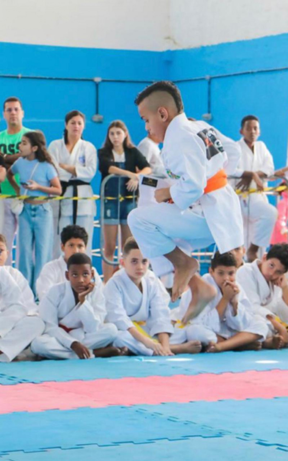 De Xerém para o mundo: conheça a história do menino campeão de Karatê - Divulgação