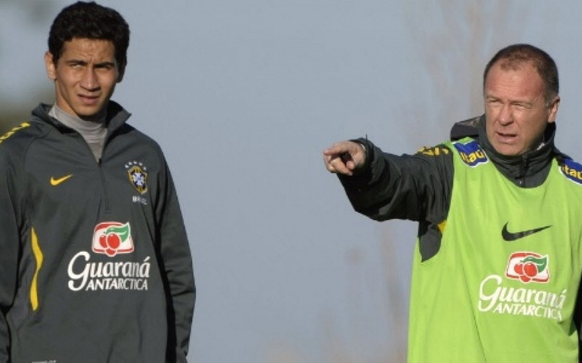 Ganso foi convocado por Mano Menezes