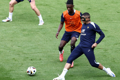 Mbappé reforça desconforto com máscara utilizada: 'Horror absoluto'