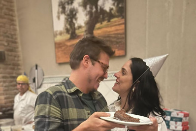 Fabio Porchat completa 41 anos e ganha festa surpresa organizada pela namorada