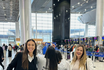 Mônica Martelli e Ingrid Guimarães se despedem das filhas: 'Estudar fora por duas semanas'